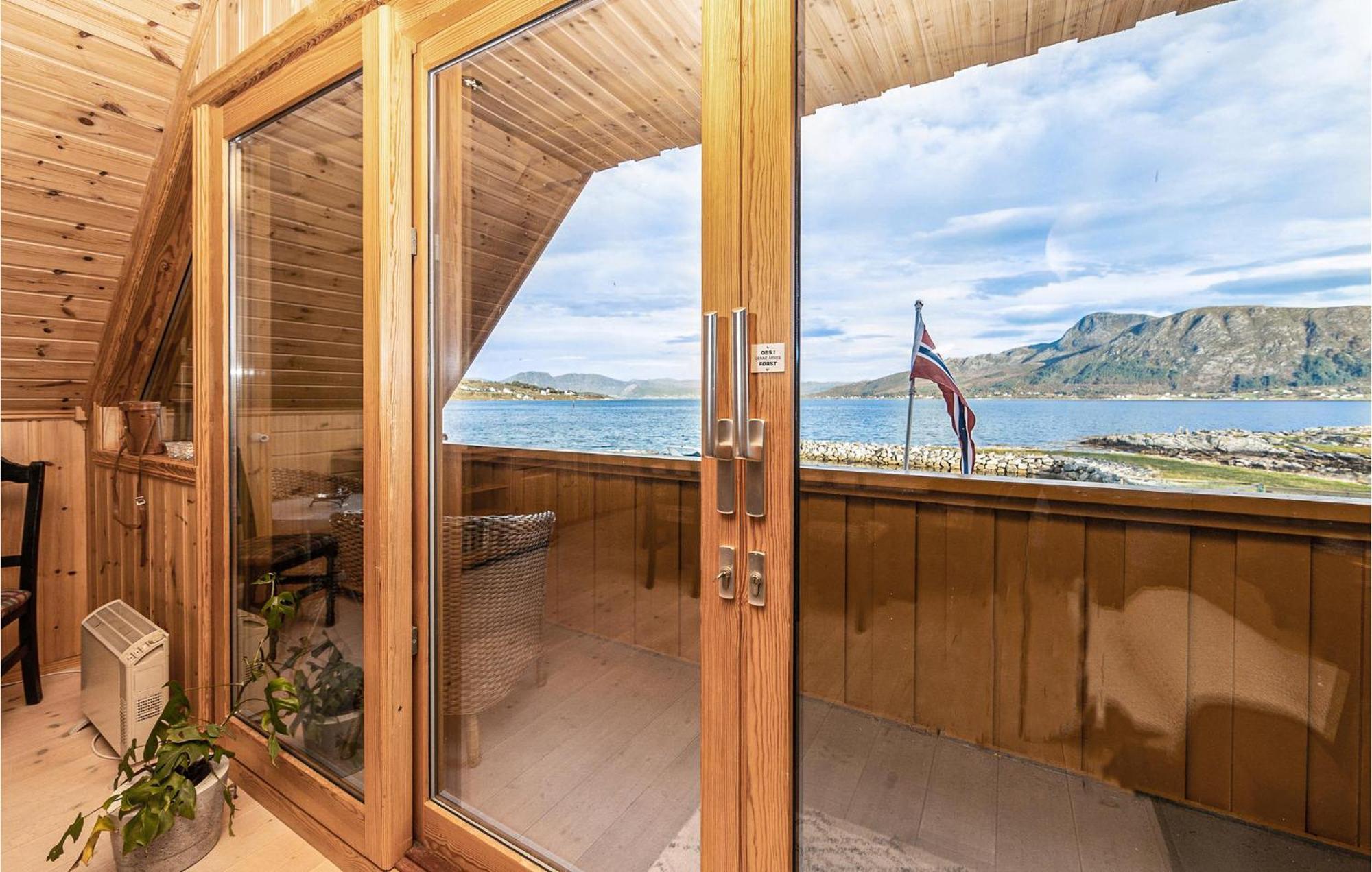 Awesome Home In Kvamsoy With Jacuzzi Sandvik  Extérieur photo