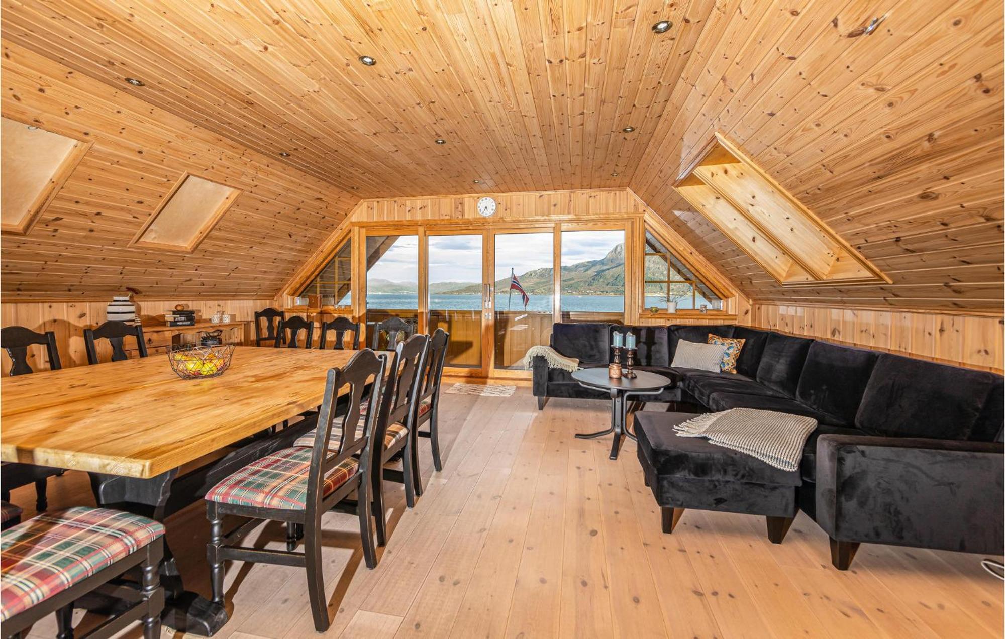 Awesome Home In Kvamsoy With Jacuzzi Sandvik  Extérieur photo
