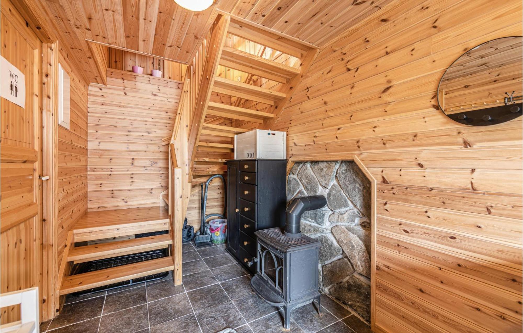 Awesome Home In Kvamsoy With Jacuzzi Sandvik  Extérieur photo