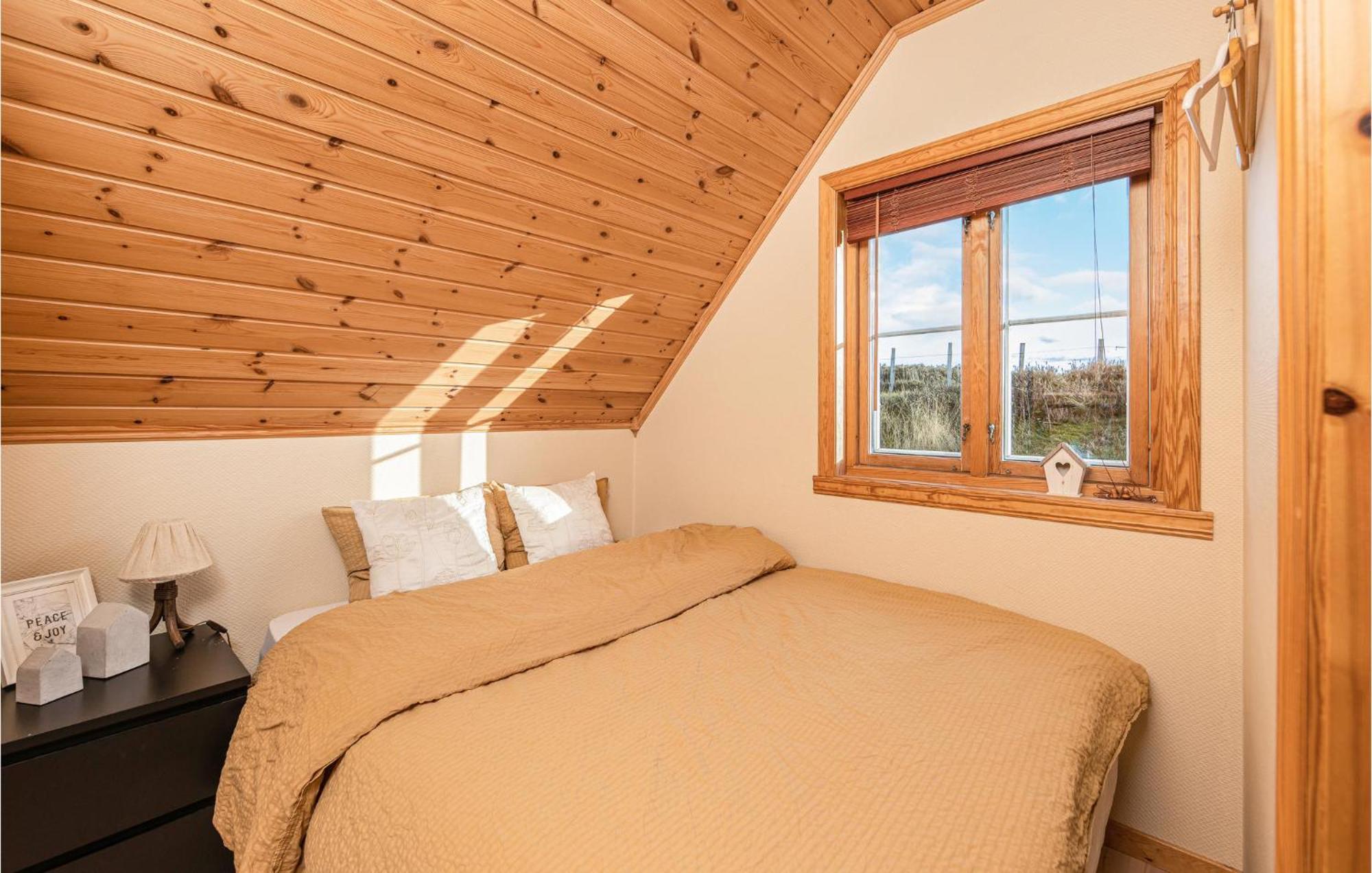 Awesome Home In Kvamsoy With Jacuzzi Sandvik  Extérieur photo