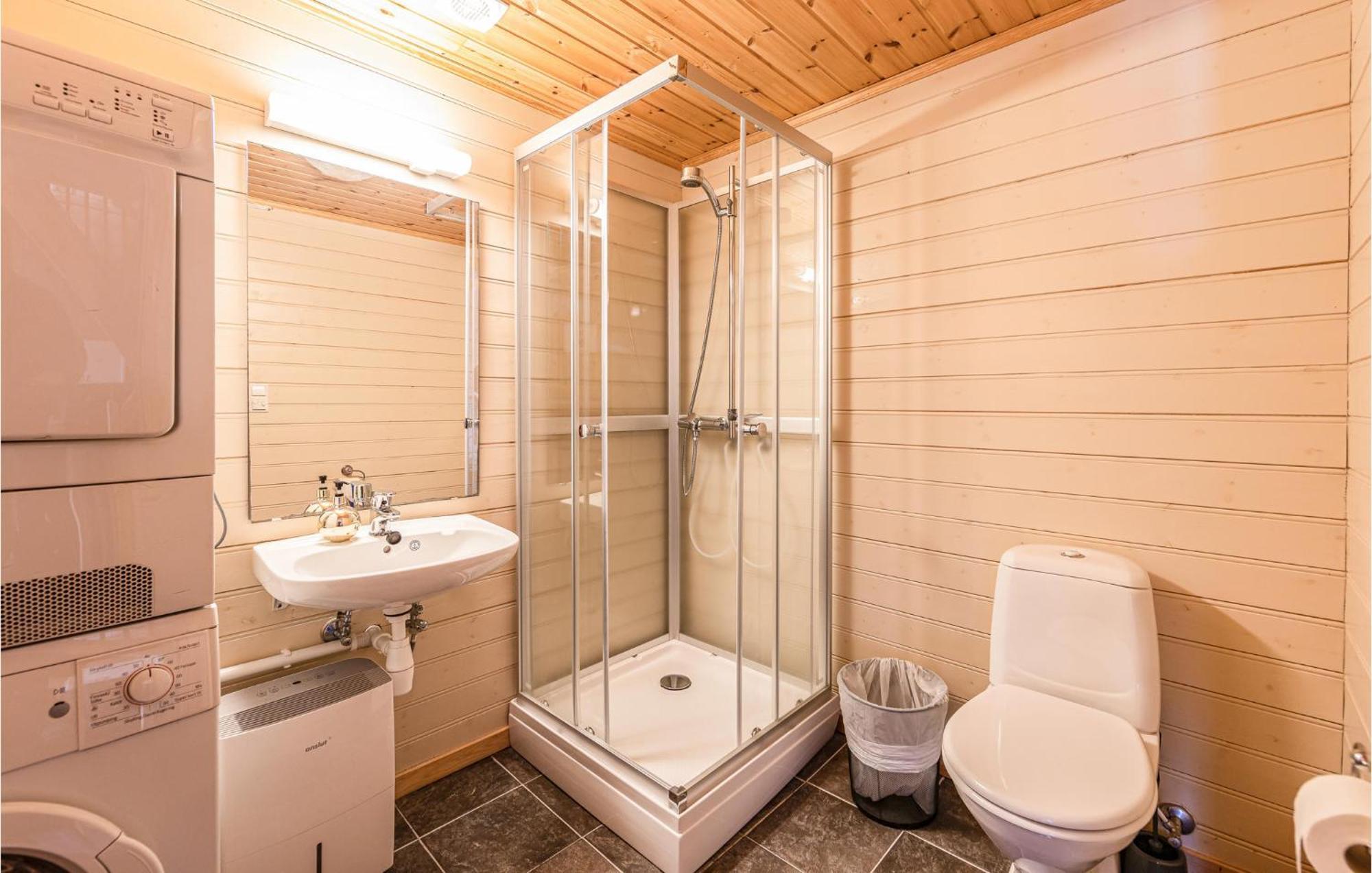 Awesome Home In Kvamsoy With Jacuzzi Sandvik  Extérieur photo